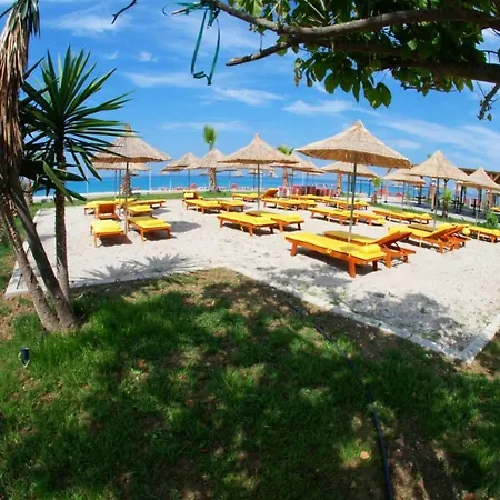 Buneci Beach 3* Lukovë